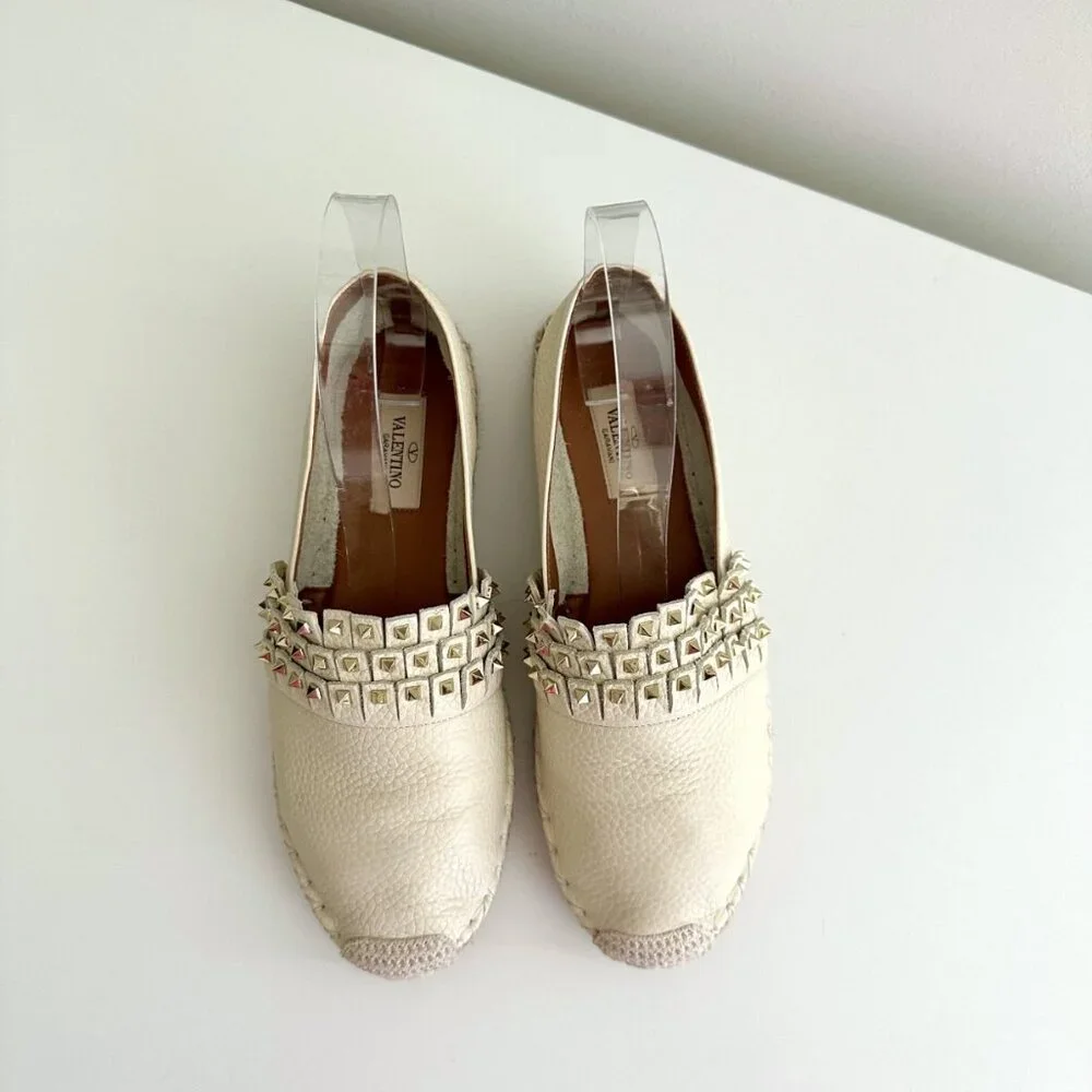 VALENTINO GARAVANI Rockstud Cream Pebbled Leather Espadrille Flats Size 8